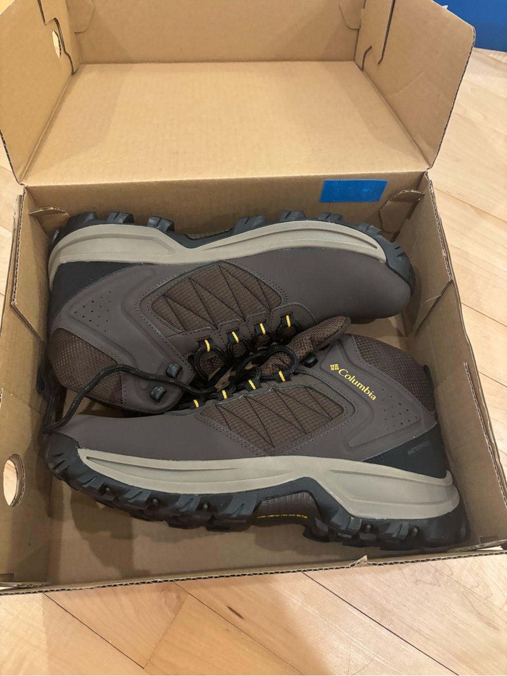 Columbia Brown and Black Men's Hiking Boots - Picture 3 of 7
